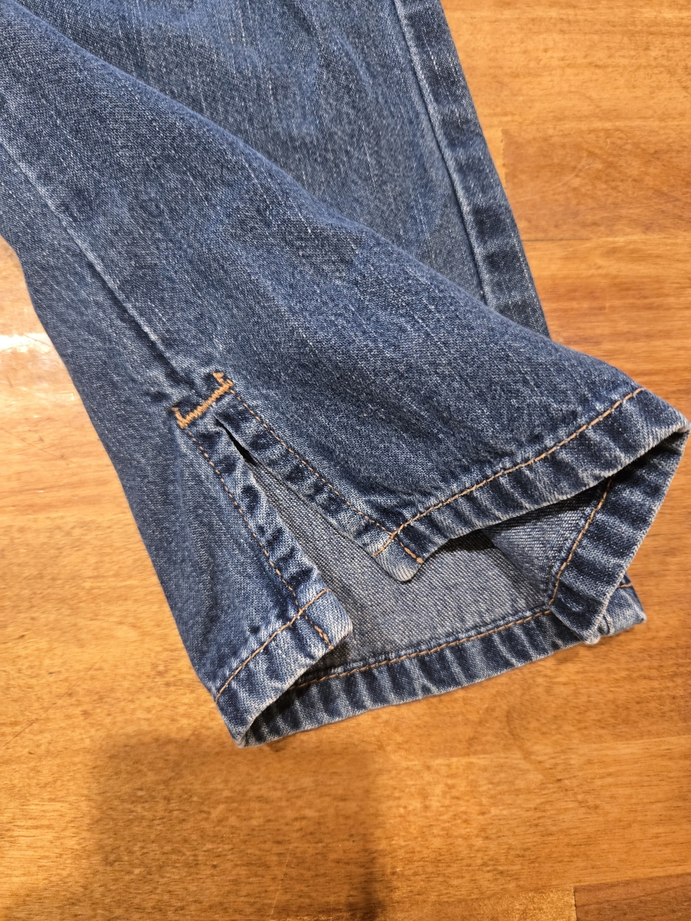 Guess Womans Relaxed Fit Blue Mid Calf Jeans - Picture 2 of 8